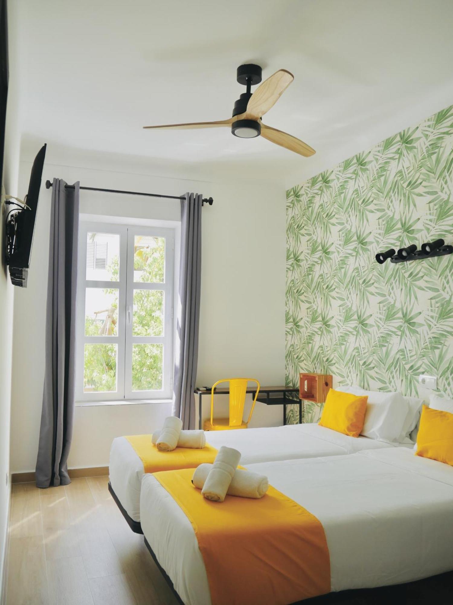 Nanit Rooms Ibiza Hostal Santa Eulalia del Río Habitación foto