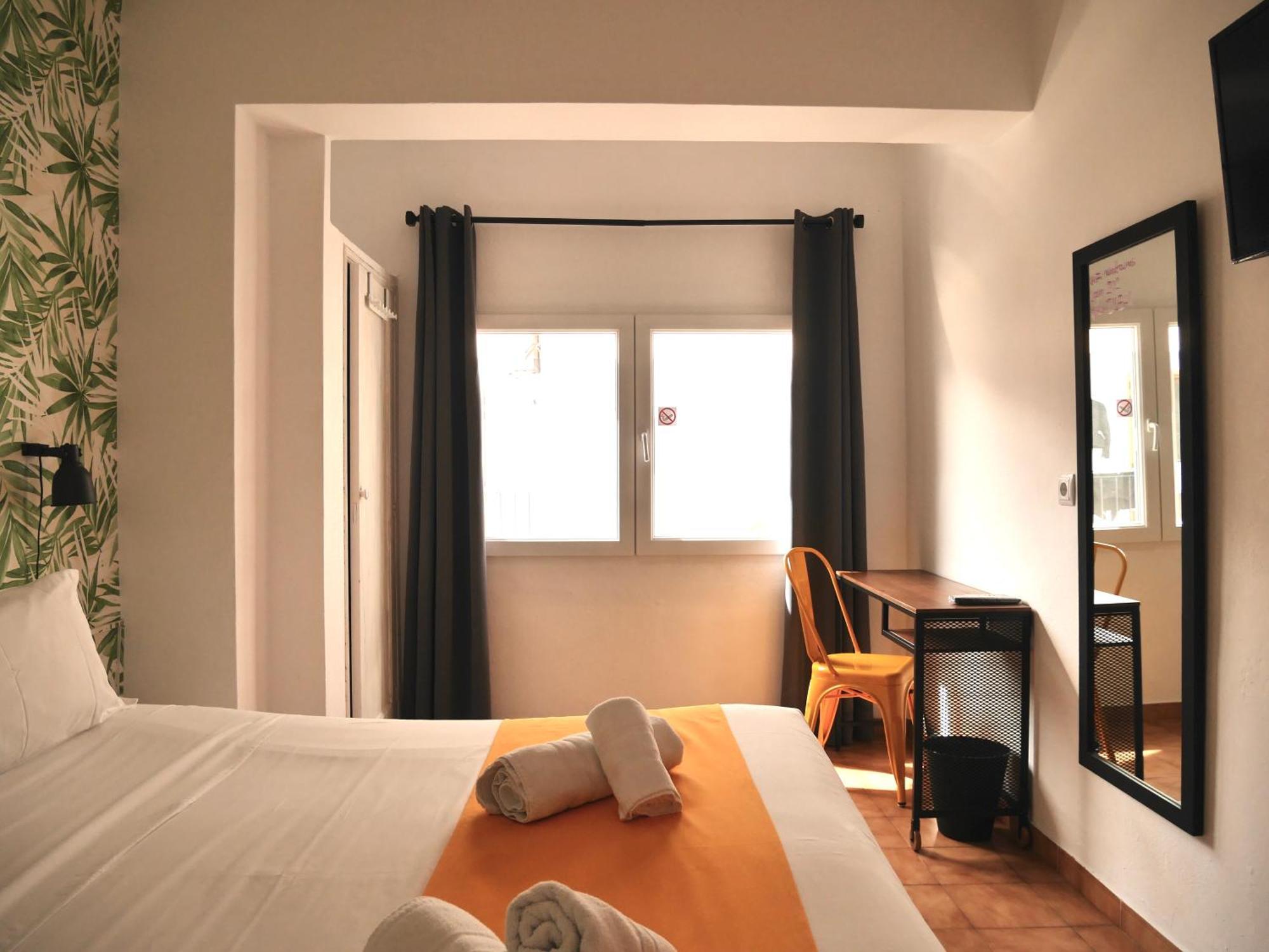 Nanit Rooms Ibiza Hostal Santa Eulalia del Río Habitación foto