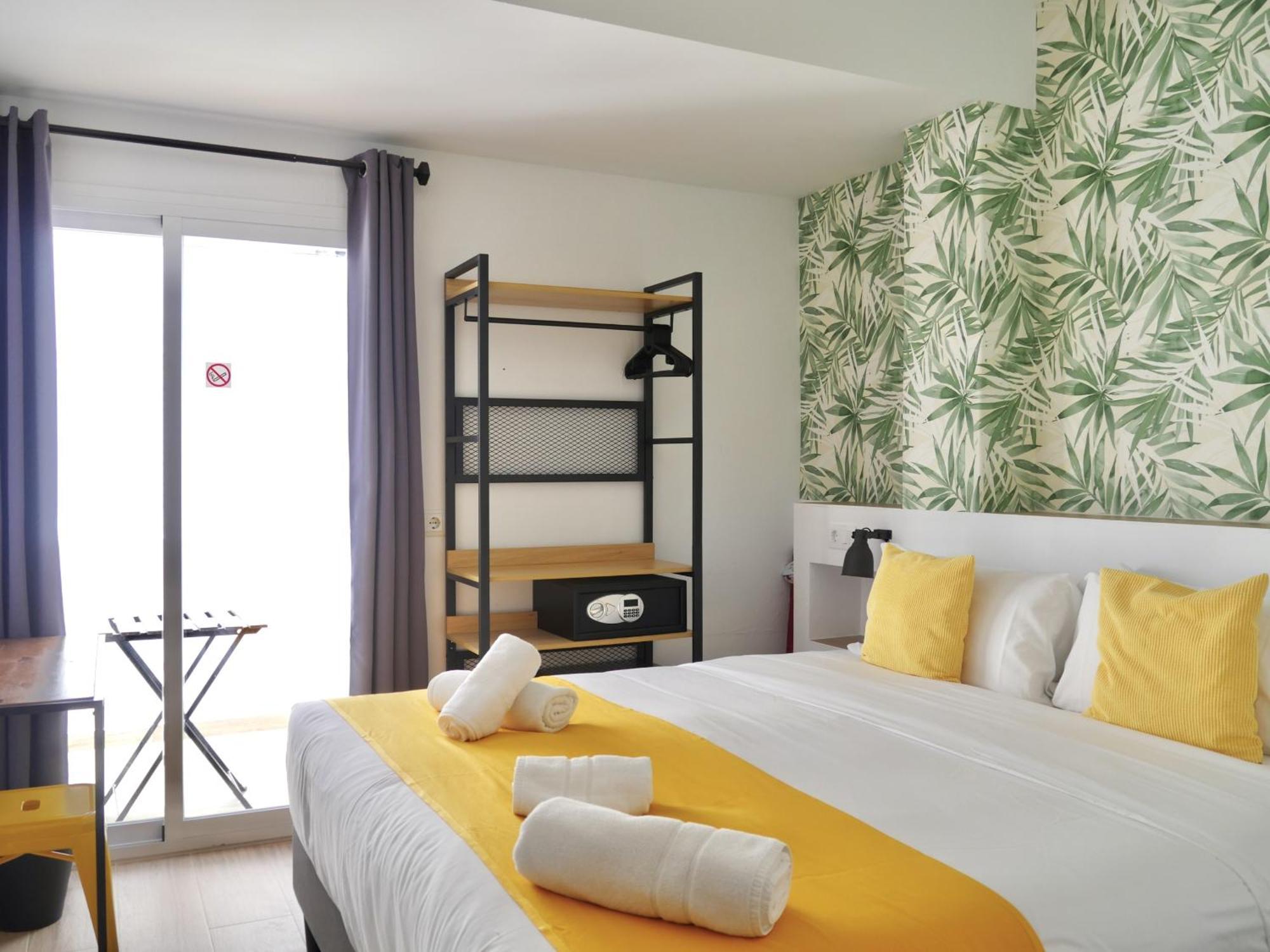 Nanit Rooms Ibiza Hostal Santa Eulalia del Río Habitación foto
